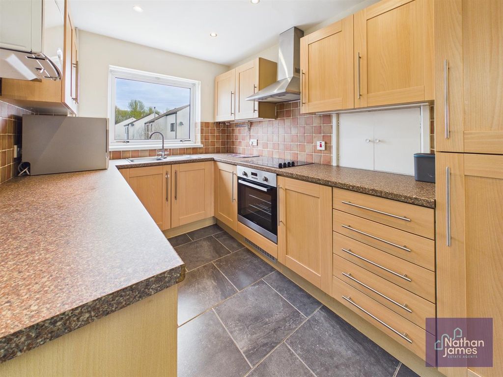 Property photo 2 of 18 Kitchen