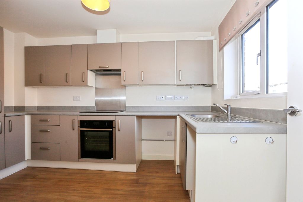 Property photo 2 of 12 Kitchen