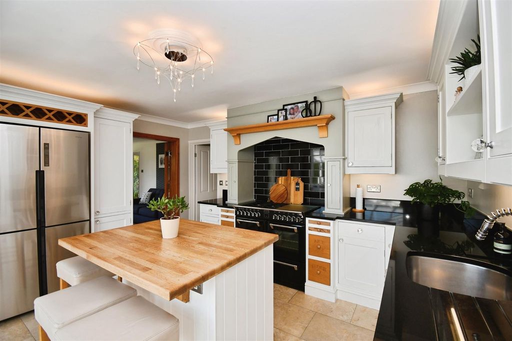 Property photo 3 of 27 A7445327-U 20 2822 29.Jpg