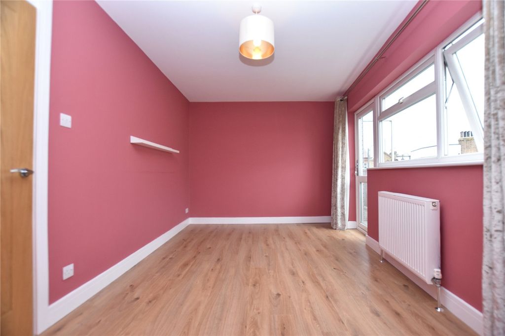 Property photo 3 of 6 Picture No. 11