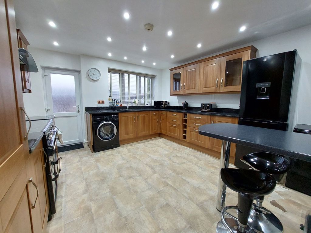 Property photo 3 of 23