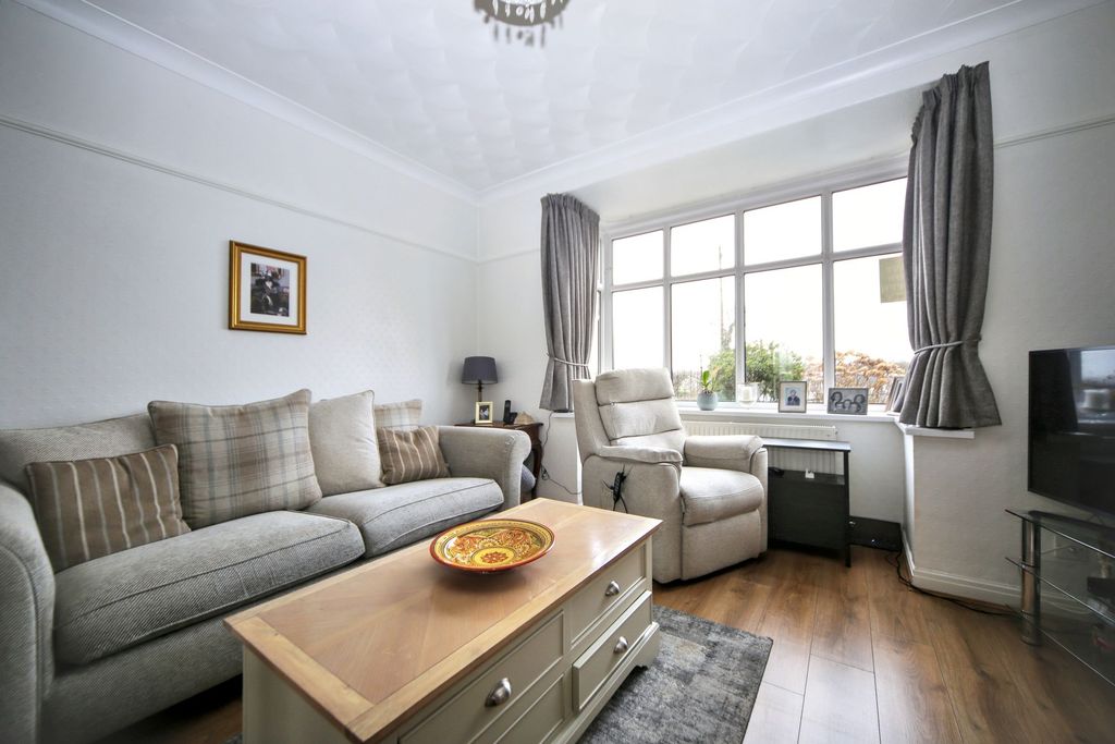 Property photo 2 of 25