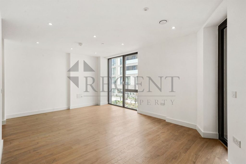 Property photo 3 of 12 Reception