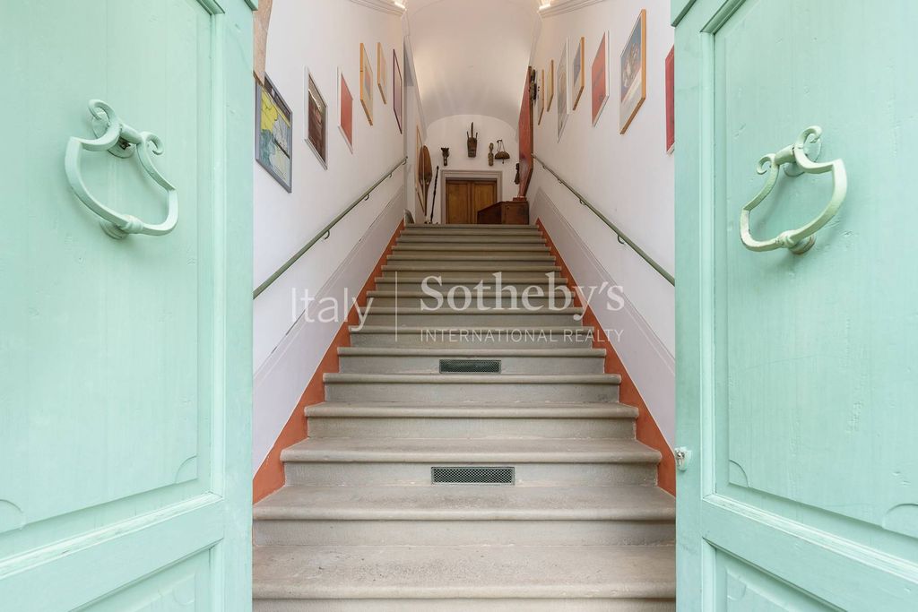 Property photo 2 of 33