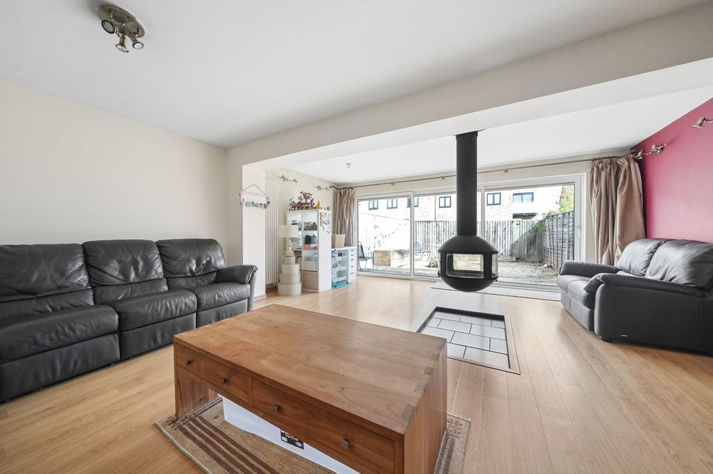 Property photo 2 of 19