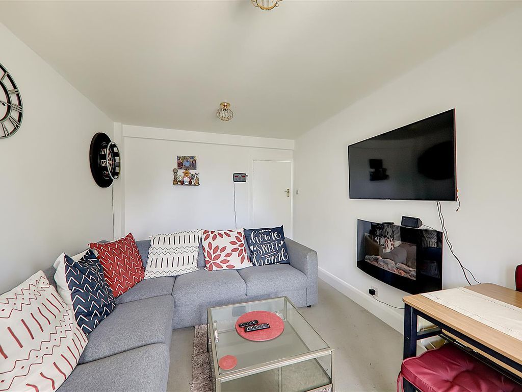 Property photo 3 of 10 6