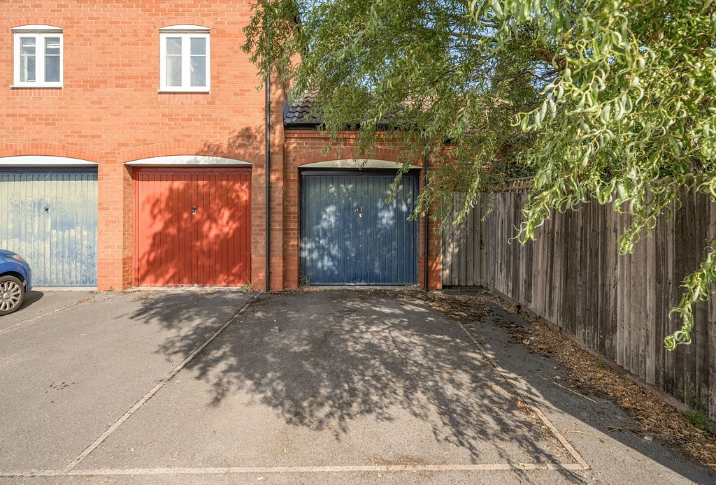 Property photo 2 of 18 1335477-1-6893190...