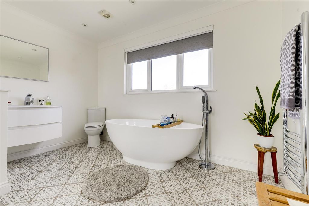 Property photo 3 of 26 6608.Jpg