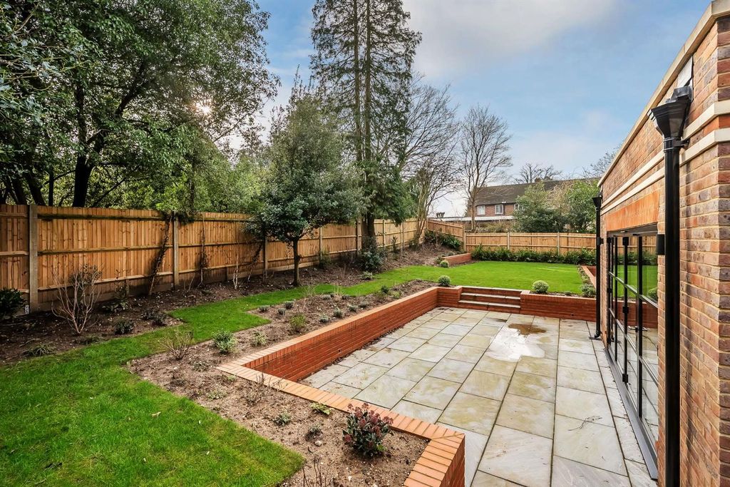 Additional image 62 of 4 bed detached house for saleCross Lanes, Guildford GU1