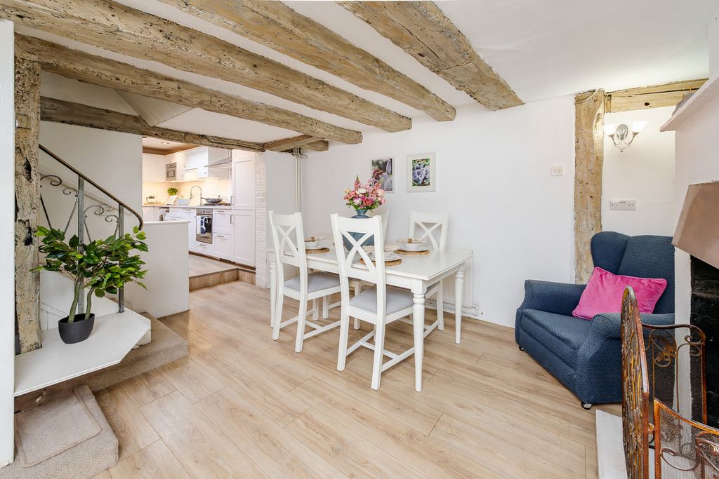 Property photo 2 of 31