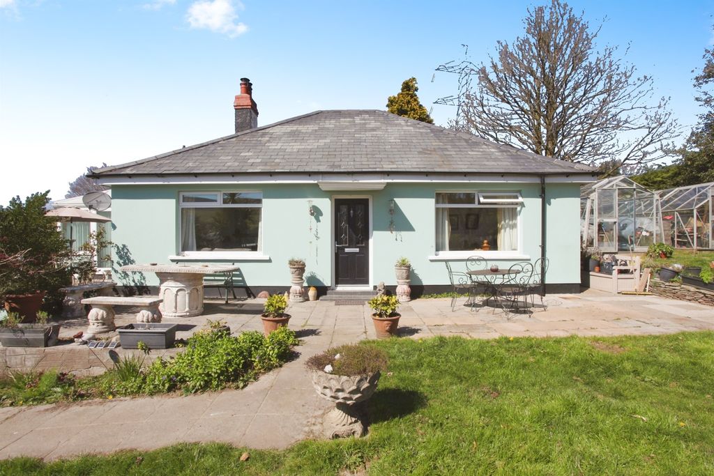 Property photo 1 of 32