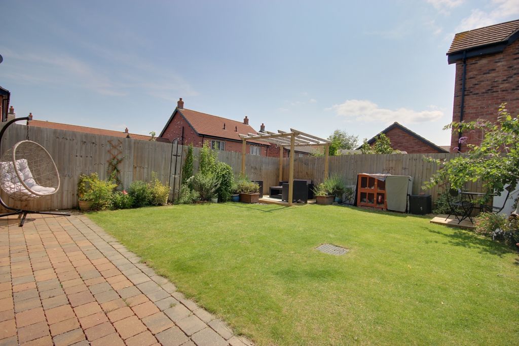 Property photo 3 of 17 1 Garden A