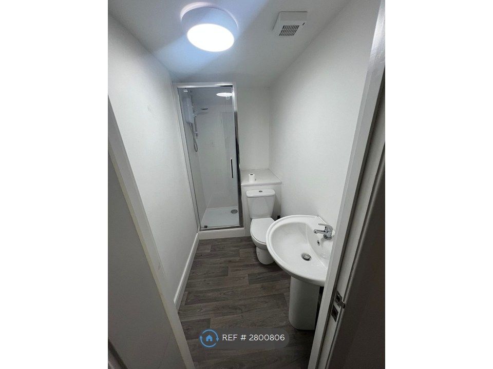 Property photo 3 of 6 Downstairs Bathroom For 2 Doswnstair Rooms