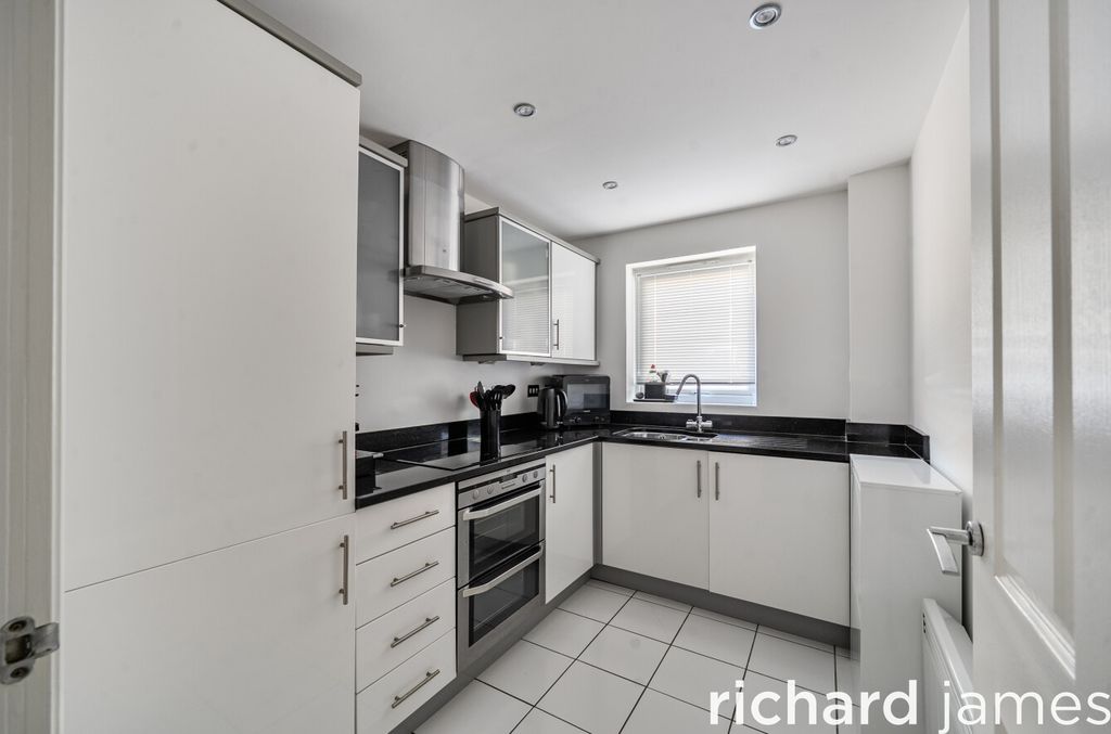 Property photo 2 of 13 Bb540897Cacd48Ae8457Ae12F8204152