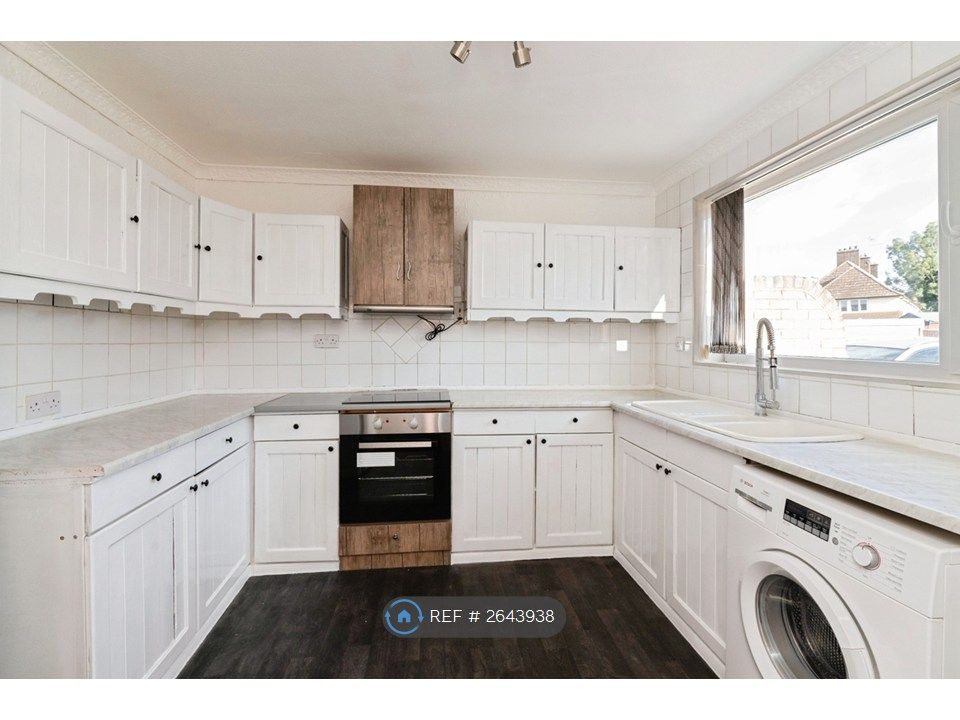 Property photo 3 of 19 Kitchen