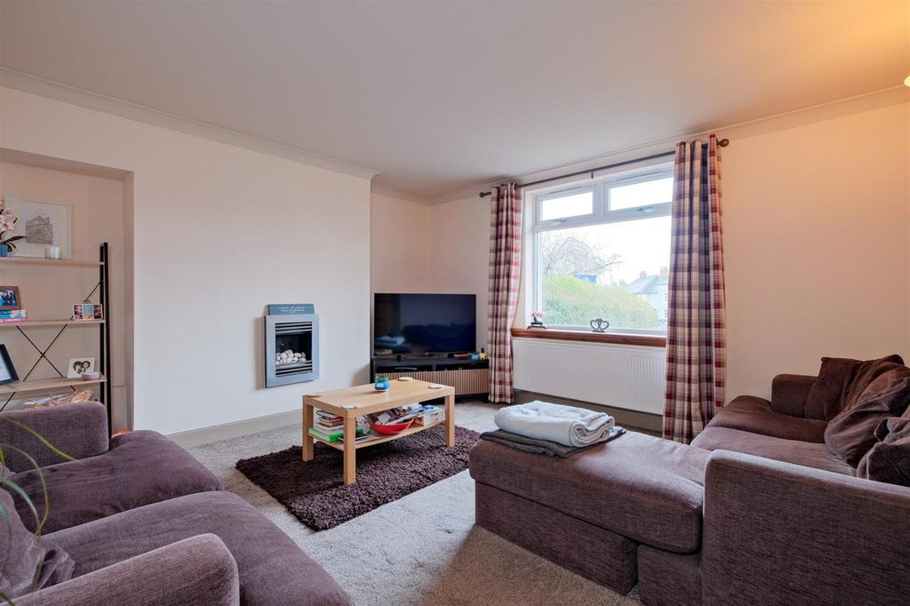 Property photo 2 of 19 Lounge