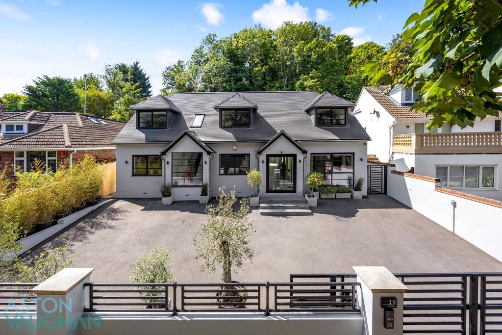Property photo 1 of 29 The Vale, -028.Jpg