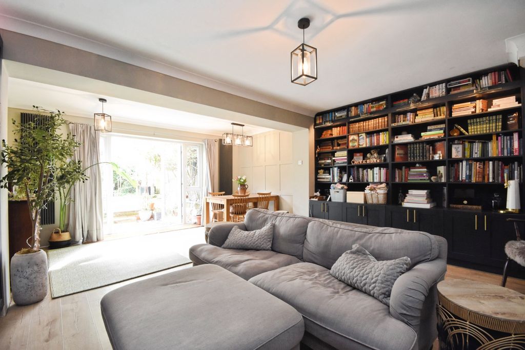 Property photo 3 of 23