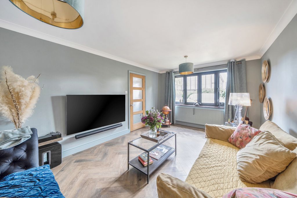 Property photo 2 of 20 1386781-13-6932d6...