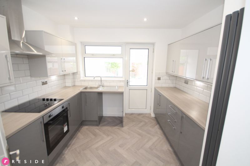 Property photo 3 of 12 Kitchen