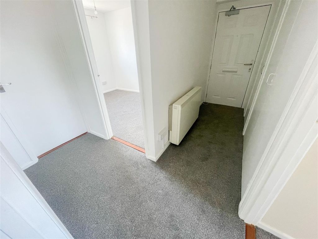Property photo 2 of 11 Entrance Hallway