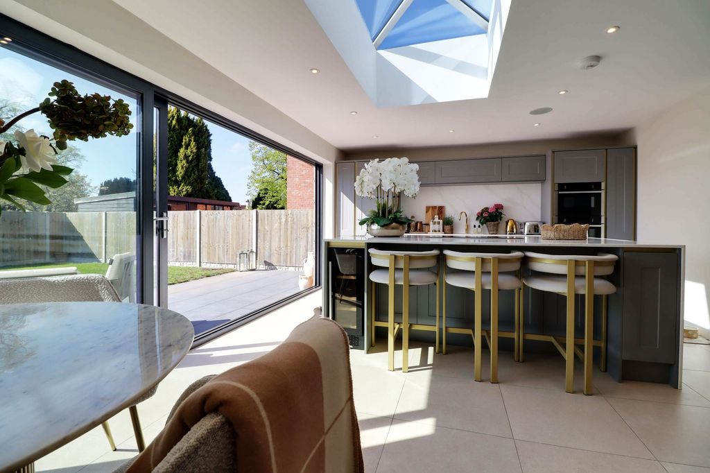 Property photo 2 of 37