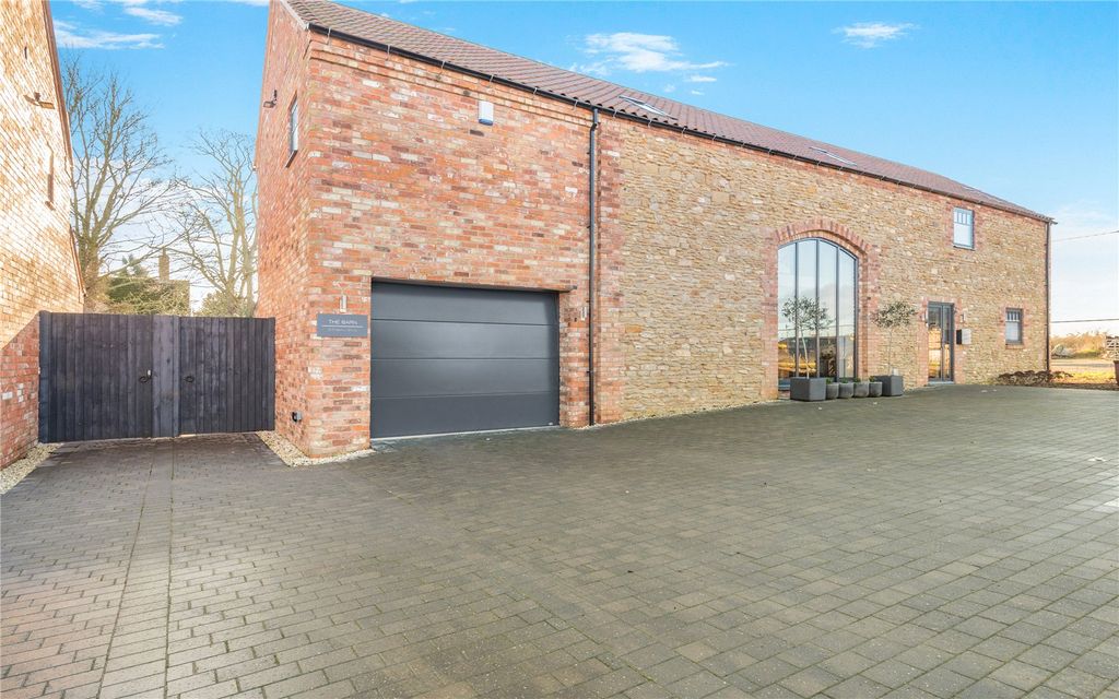 Property photo 1 of 19 Front View