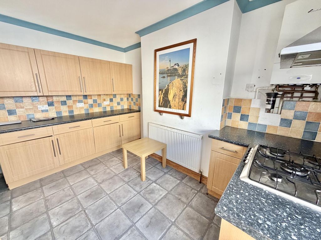 Property photo 2 of 8 Kitchen