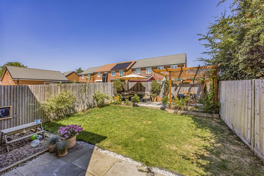 Property photo 2 of 16 Turret Avenue, Havant-Porticomarketing-Nexa-24.Jpg