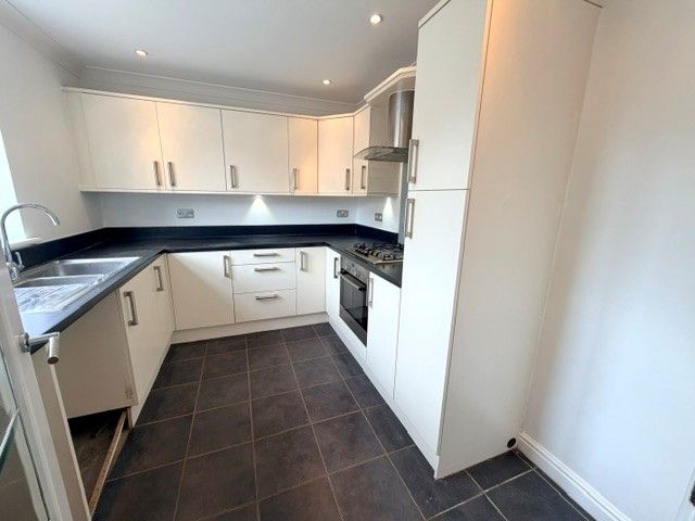 Property photo 2 of 9 Kitchen