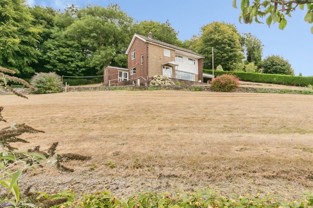 Property photo 2 of 20