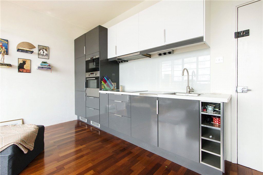 Property photo 2 of 11 Kitchen