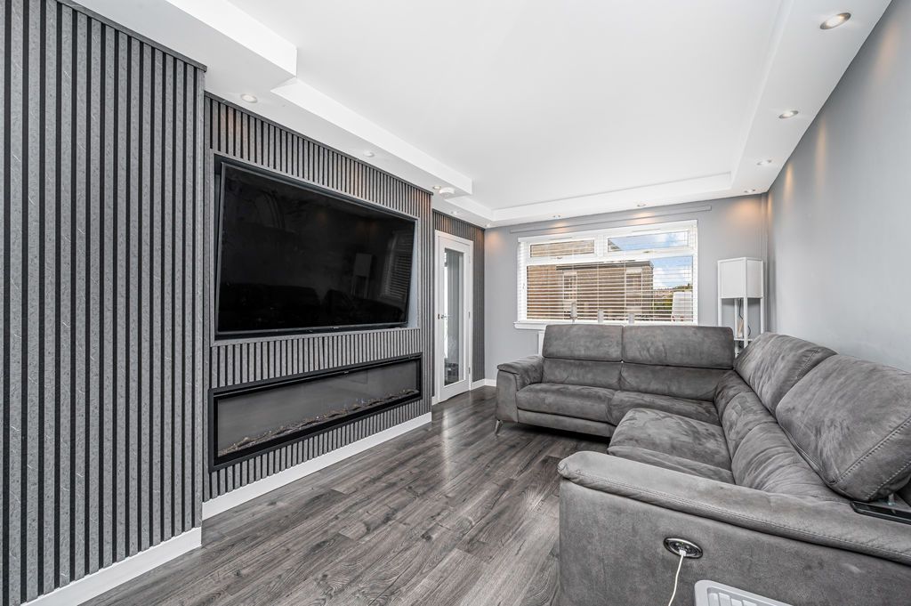 Property photo 3 of 22 Lounge With Open Plan Dining