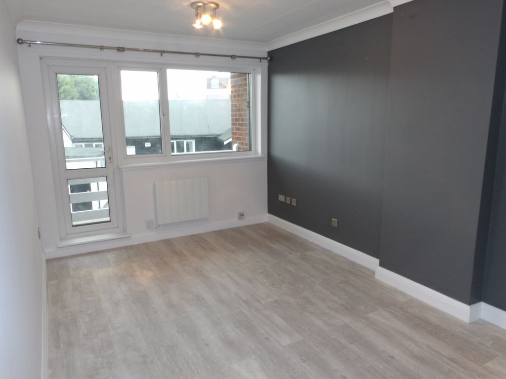 Property photo 2 of 8 Lounge