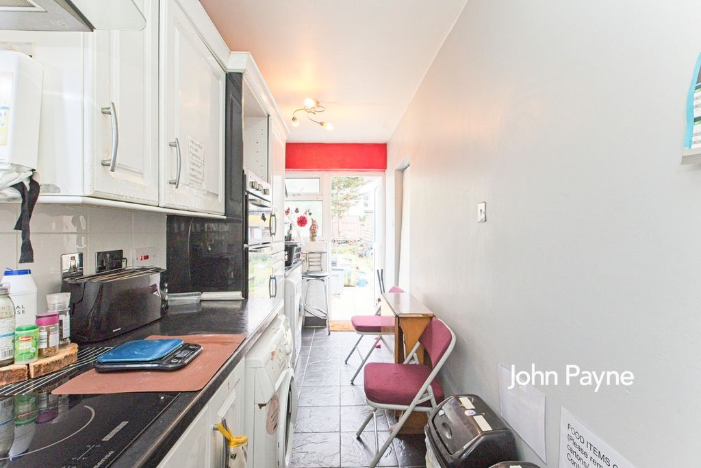 Property photo 2 of 8 Kitchen