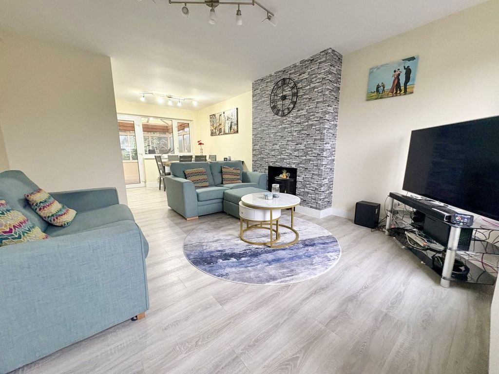 Property photo 3 of 28