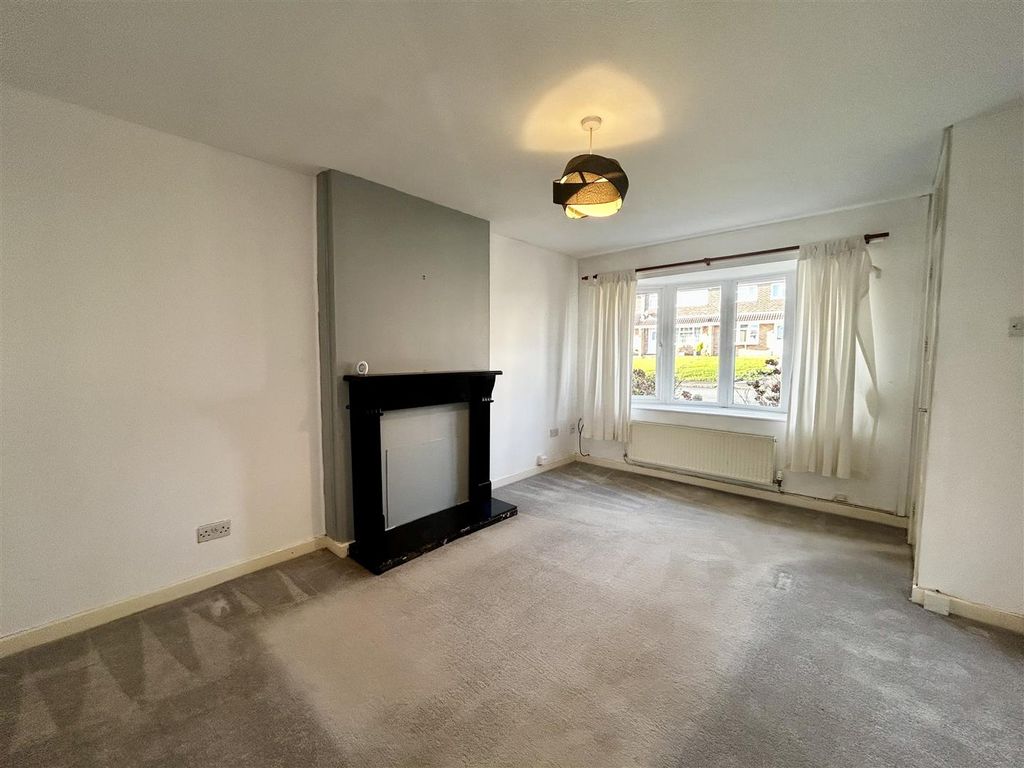 Property photo 3 of 21 Living Room.Jpeg