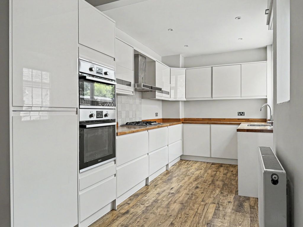 Property photo 3 of 33