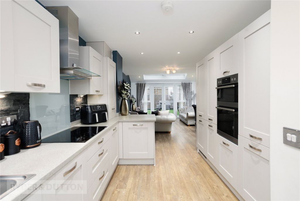 Property photo 3 of 23 Kitchen