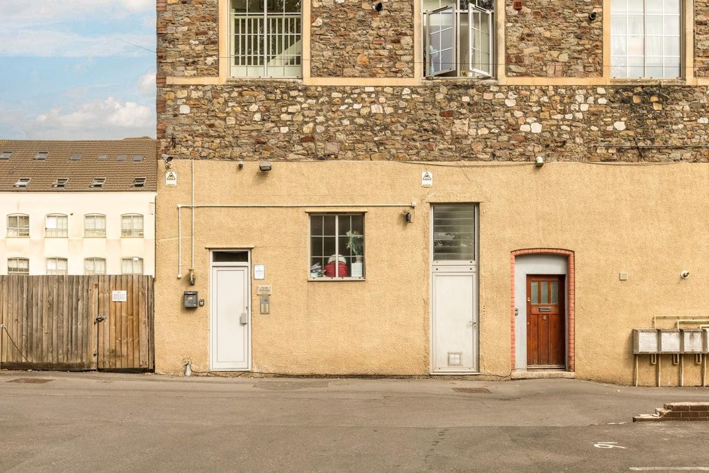 Property photo 2 of 33 18 Old Workhouse, Hudds Vale Road, Bs5-14.Jpg