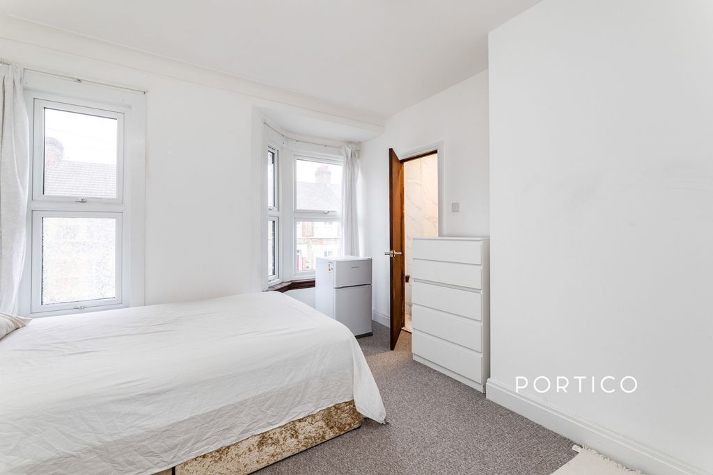 Property photo 2 of 9 Photo