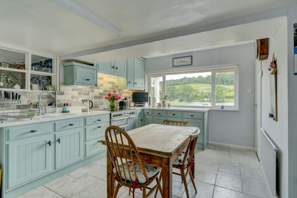 Property photo 3 of 20 Image