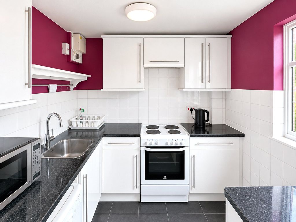 Property photo 3 of 6 Kitchen