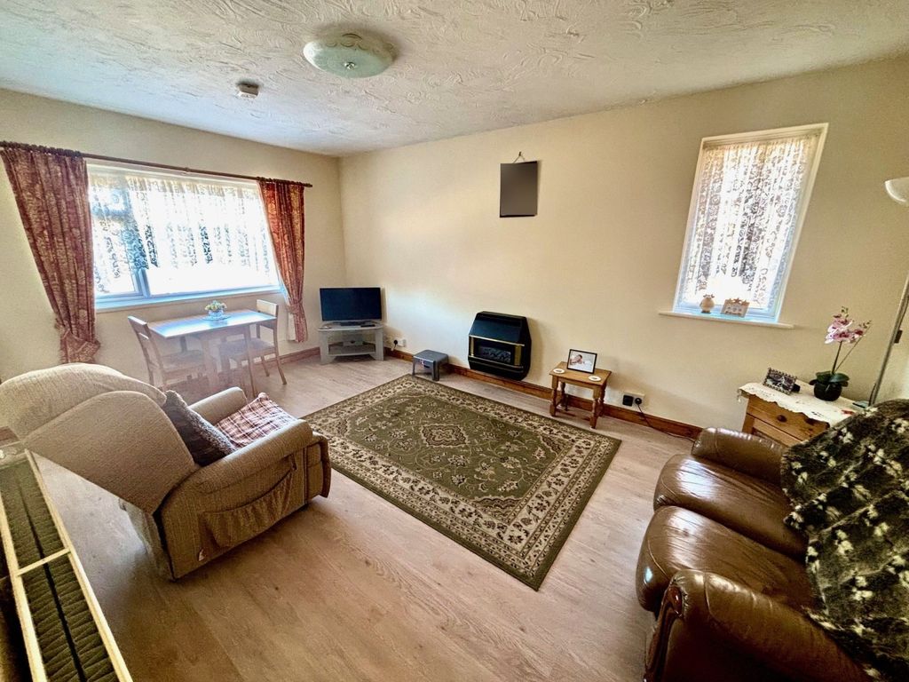 Property photo 2 of 9 Lounge