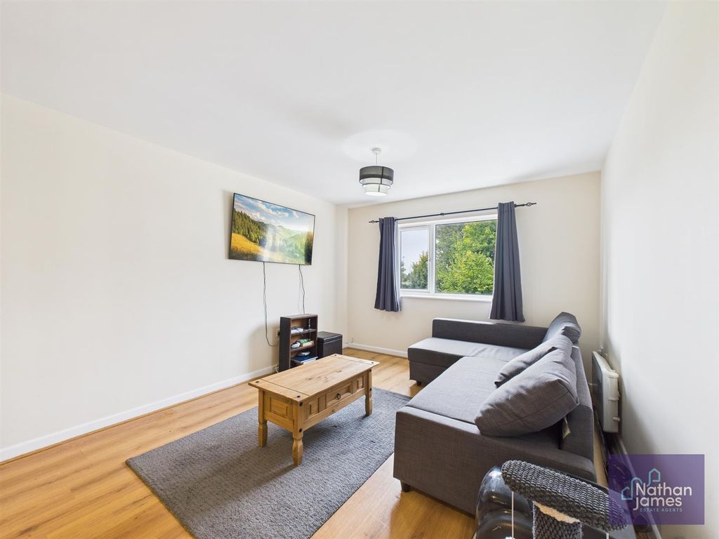 Property photo 3 of 12 Kitchen/Living