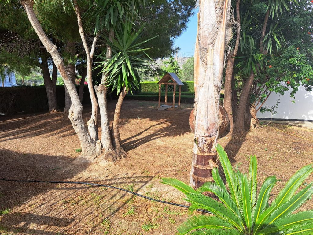 Property photo 2 of 20