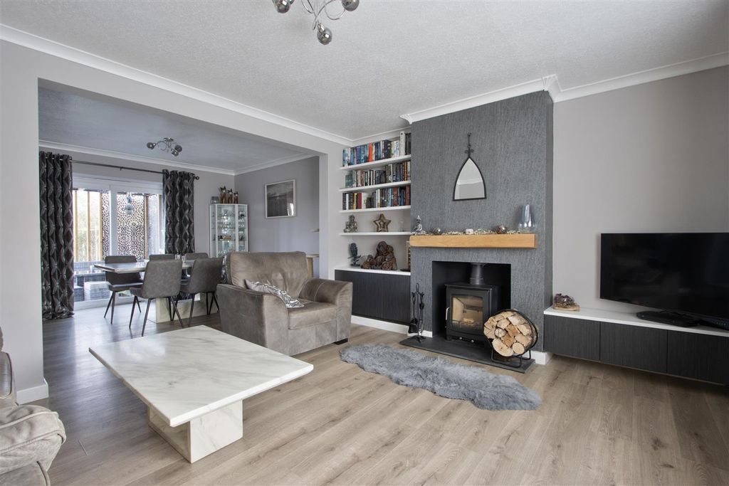 Property photo 2 of 21 Living Room