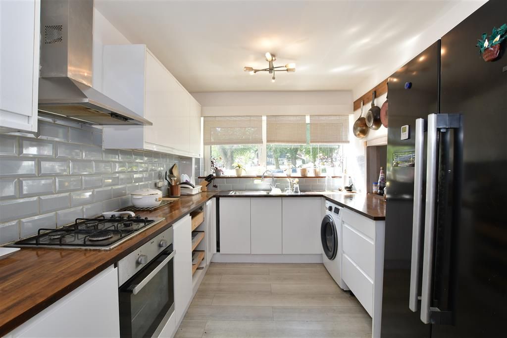 Property photo 3 of 15 Kitchen