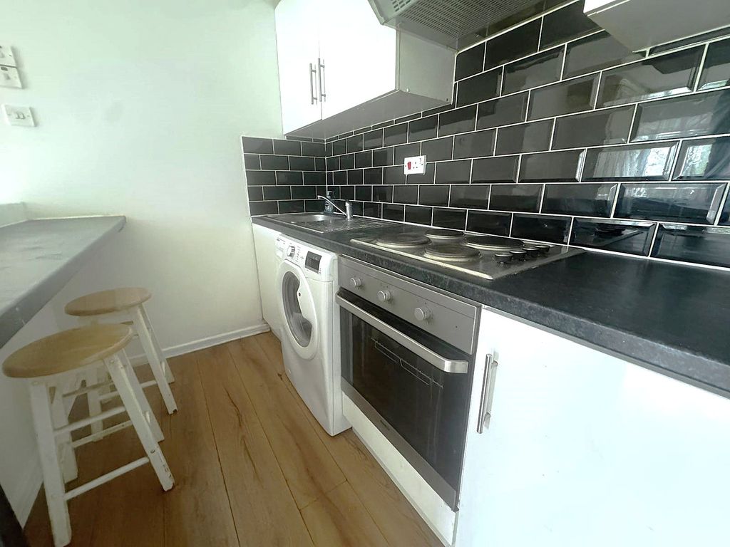 Property photo 3 of 5 Kitchen