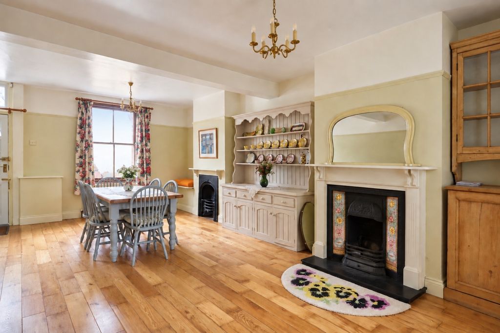 Property photo 3 of 18 31F2B238-44A7-4124-BA1F-Ddfa139496C7